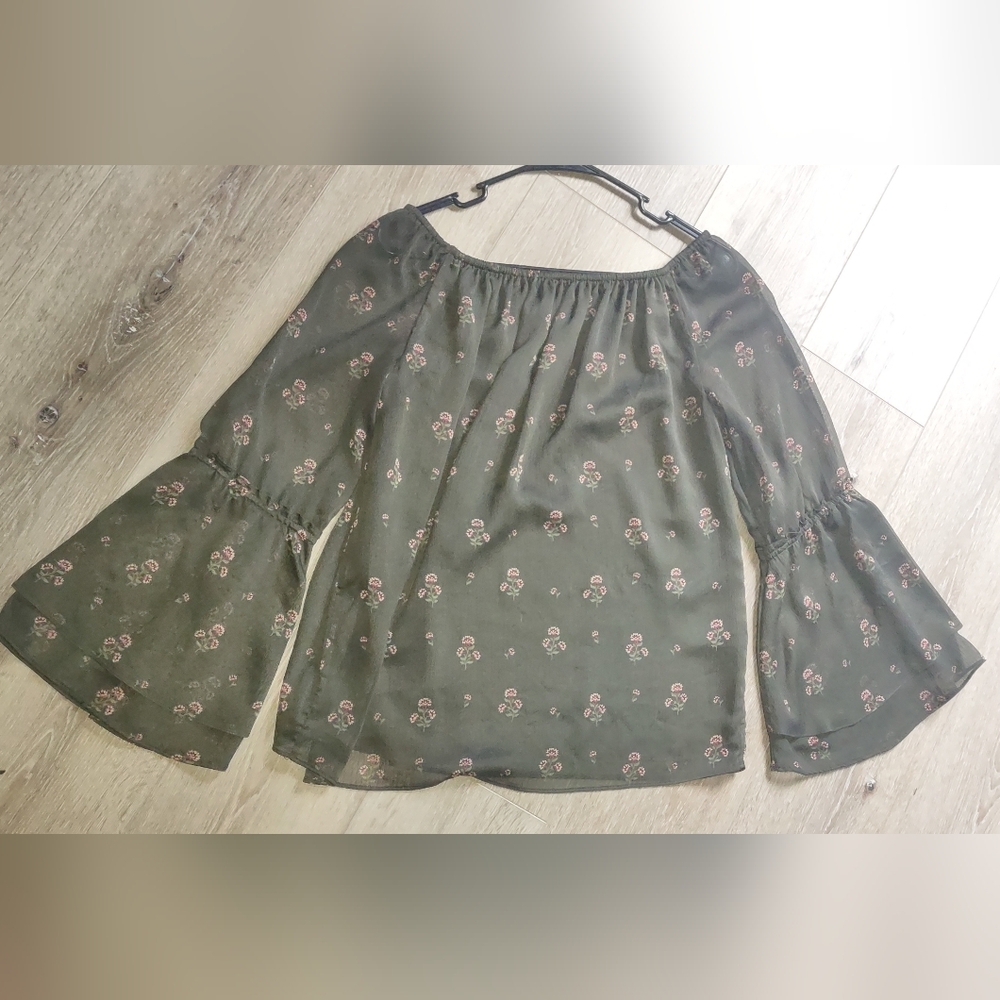 White House Black Market Pink Ruffled 3/4 Sleeve Blouse